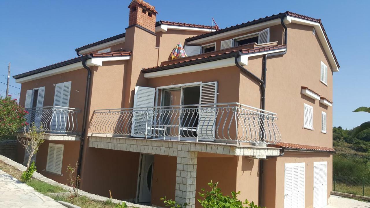 Apartments Mestrovic Lopar Exterior photo