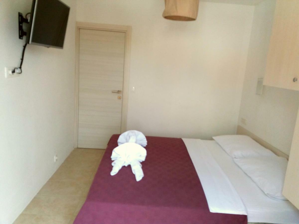 Apartments Mestrovic Lopar Exterior photo
